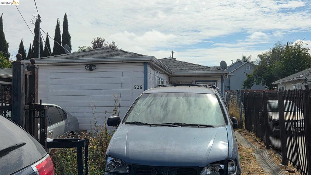 526 Douglas Ave, Oakland, CA 94603 — photo 1
