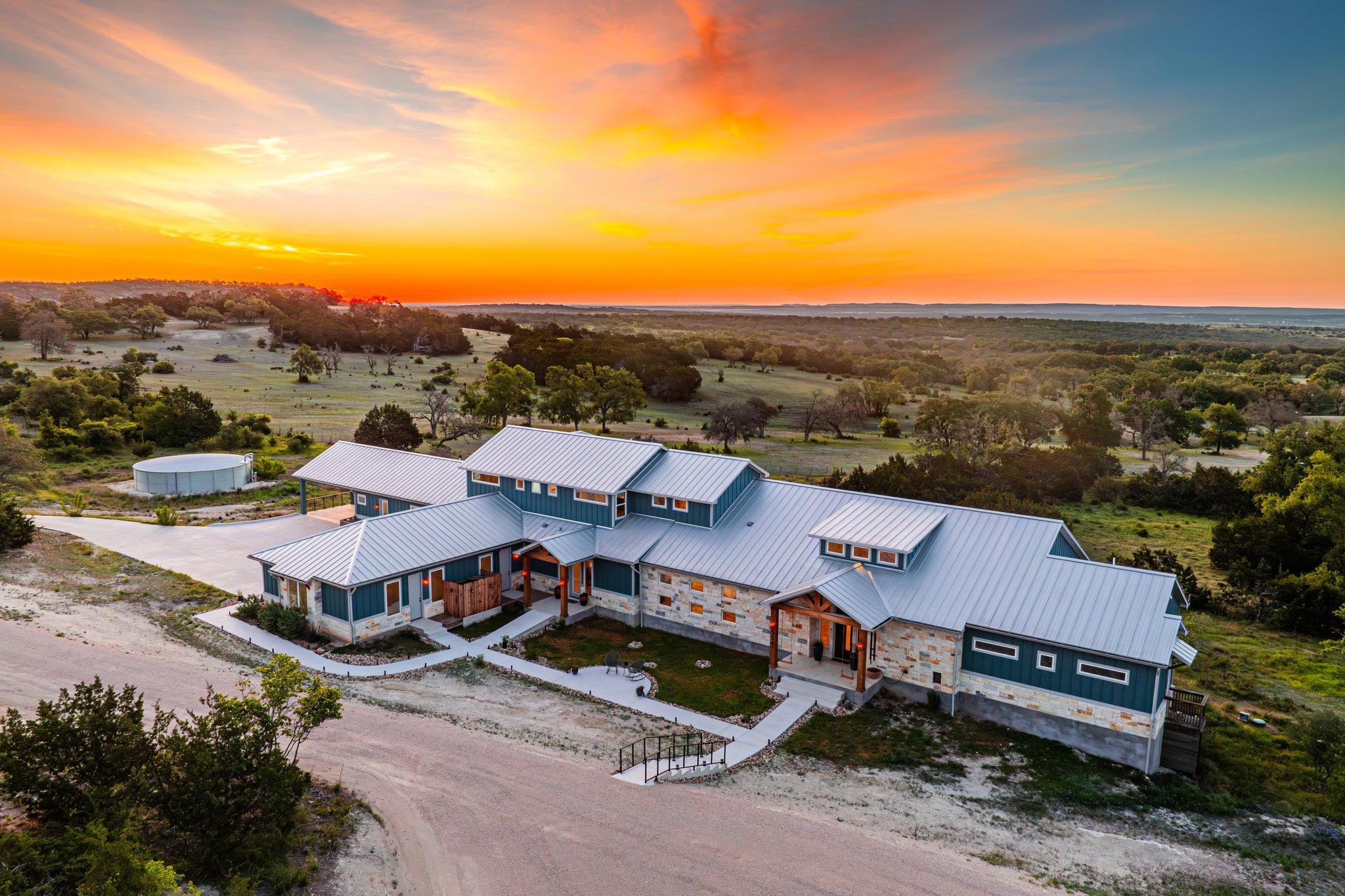 554 Seven Falls, Fredericksburg, TX 78624 — photo 1