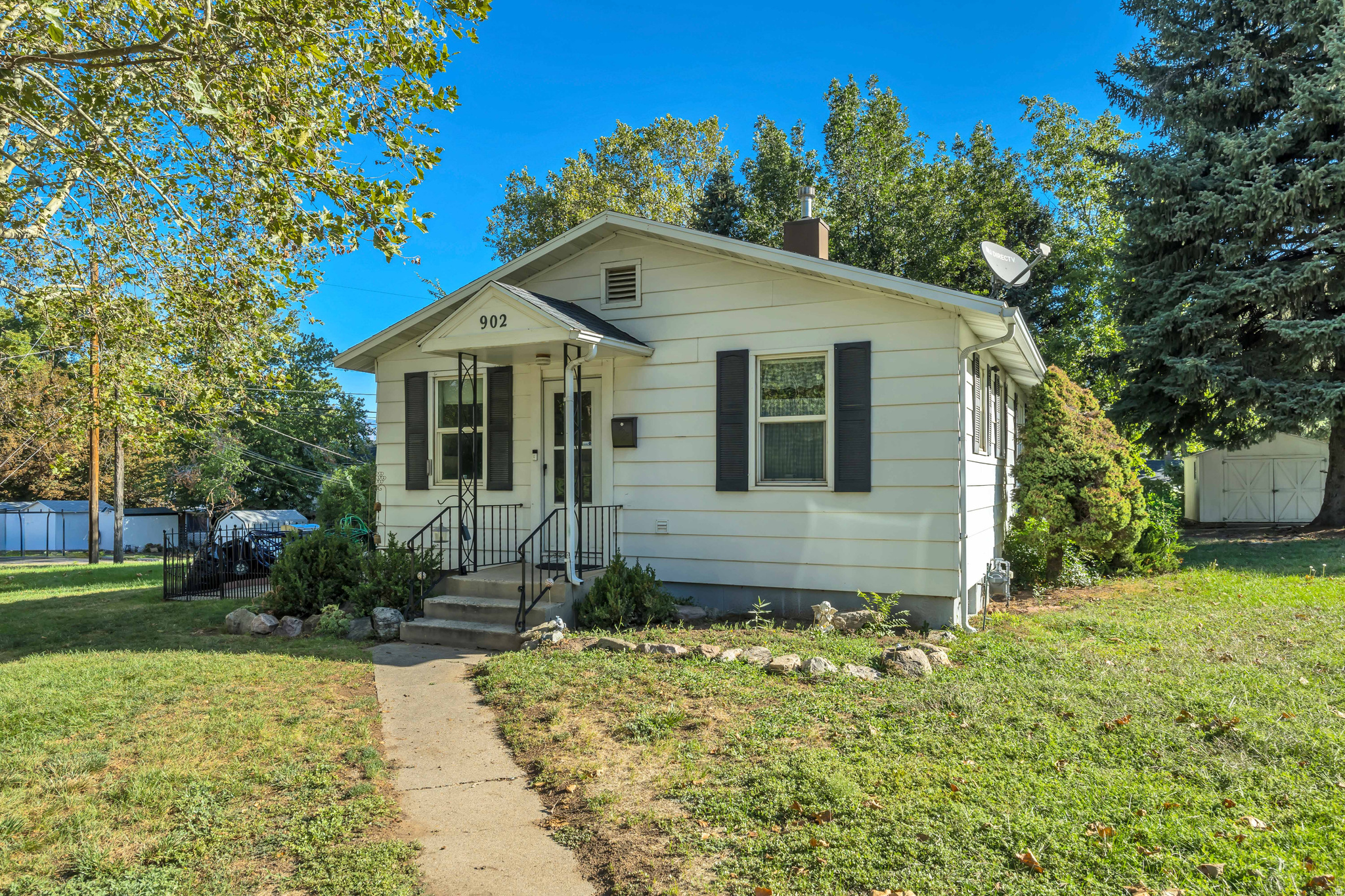 902 GRANDVIEW DR, Ogden, UT 84403 — photo 1