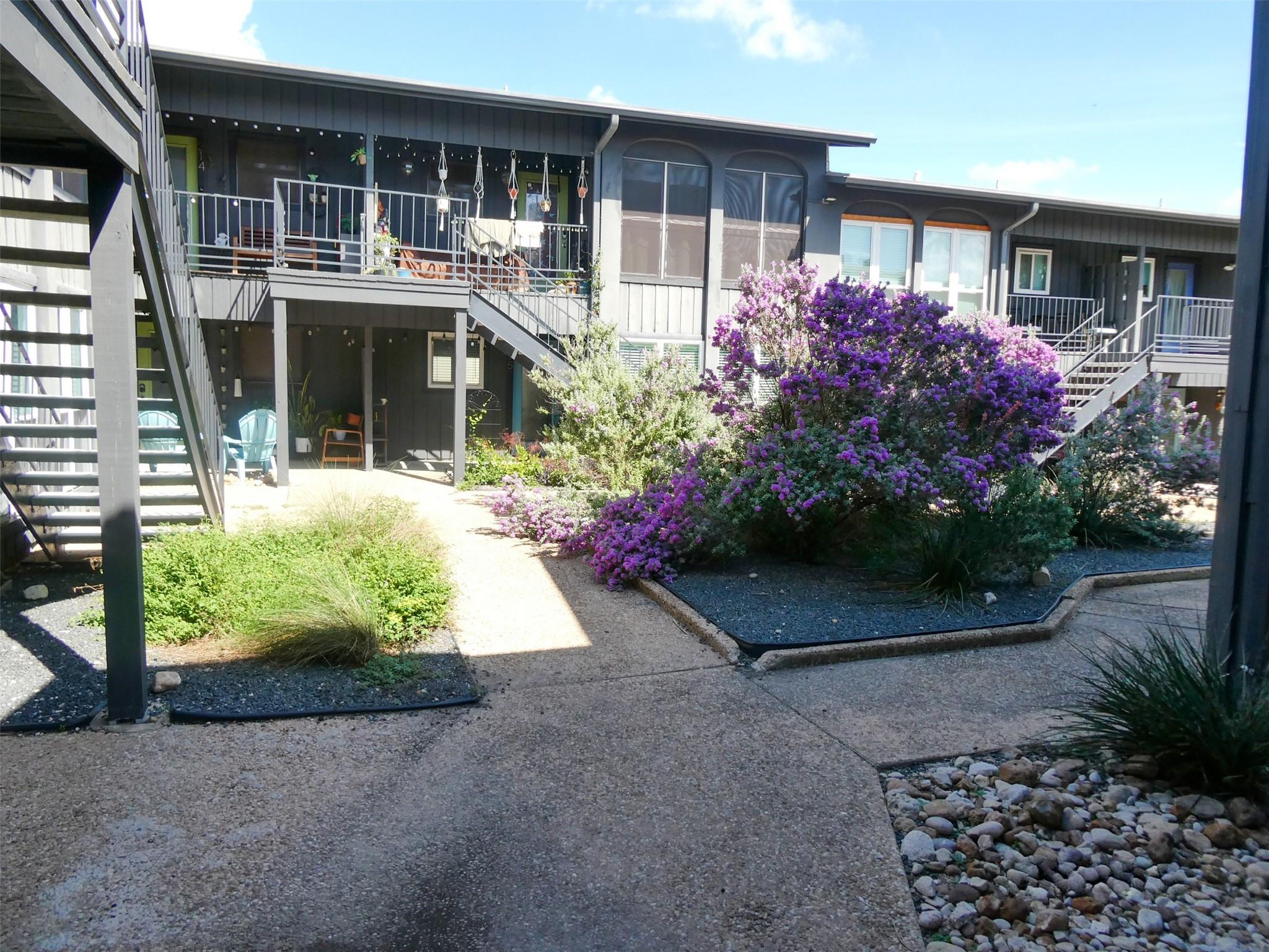 909 REINLI, Austin, TX 78751 — photo 1