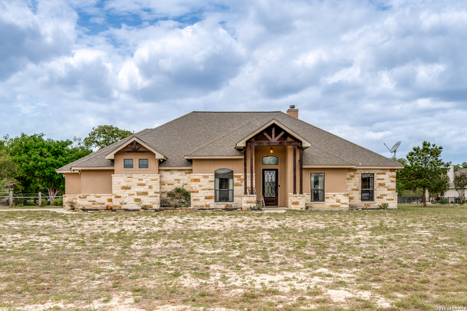 112 S ABREGO XING, Floresville, TX 78114 — photo 1