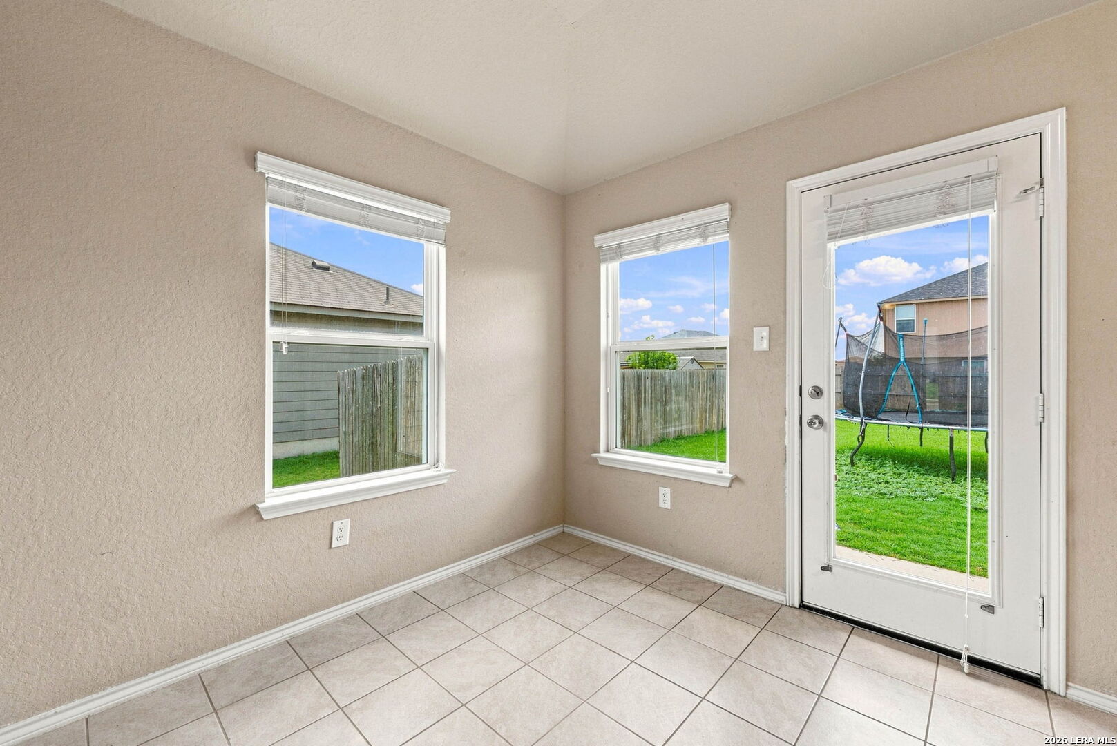 1525 Birmingham Dr, ,  78155 — photo 1