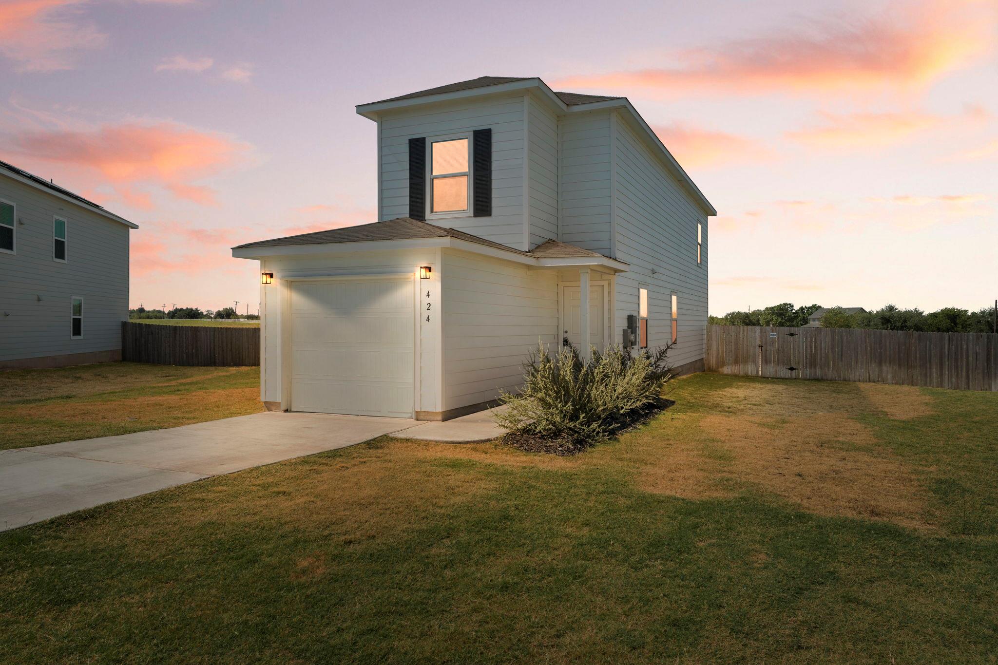 424 Marty Allen, Jarrell, TX 76537 — photo 1