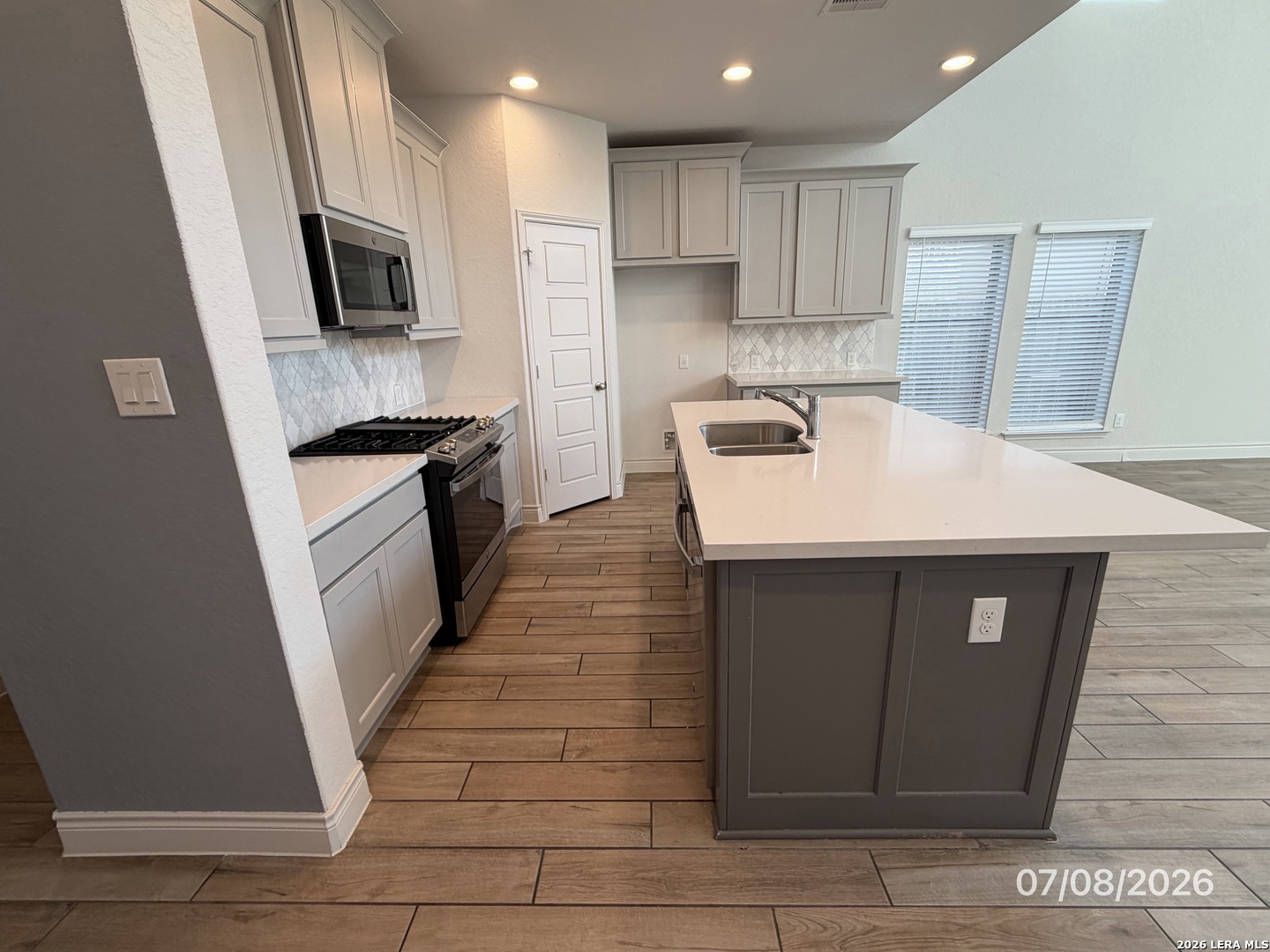 1904 Edgecreek, ,  78155 — photo 1