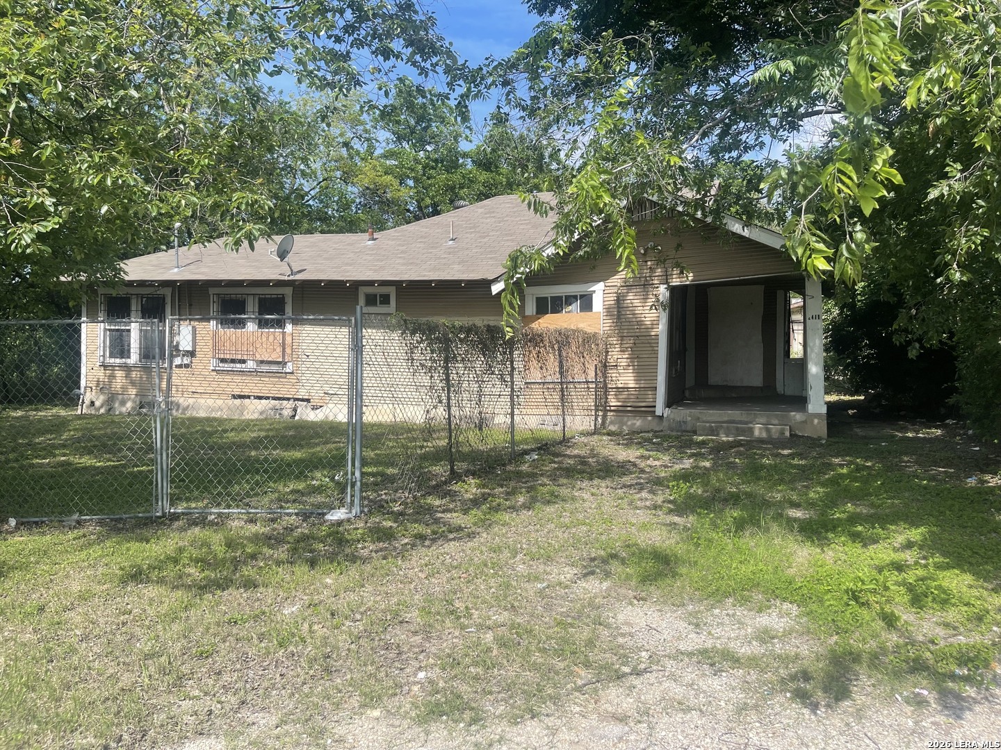 2411 S ZARZAMORA ST, San Antonio, TX 78207 — photo 1