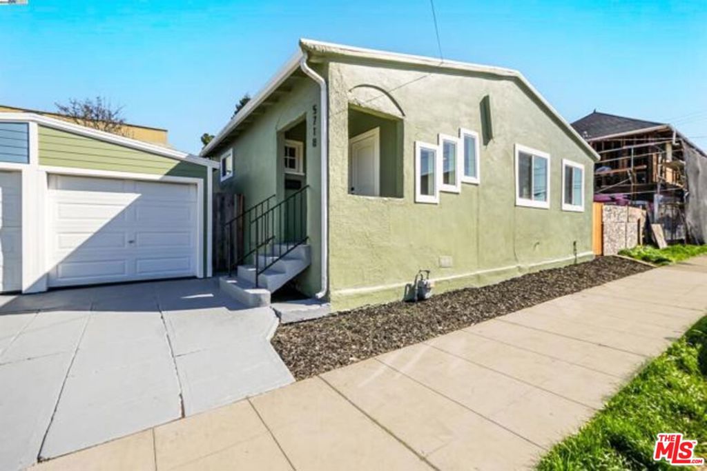 5718 Los Angeles Street, Oakland, CA 94608 — photo 1