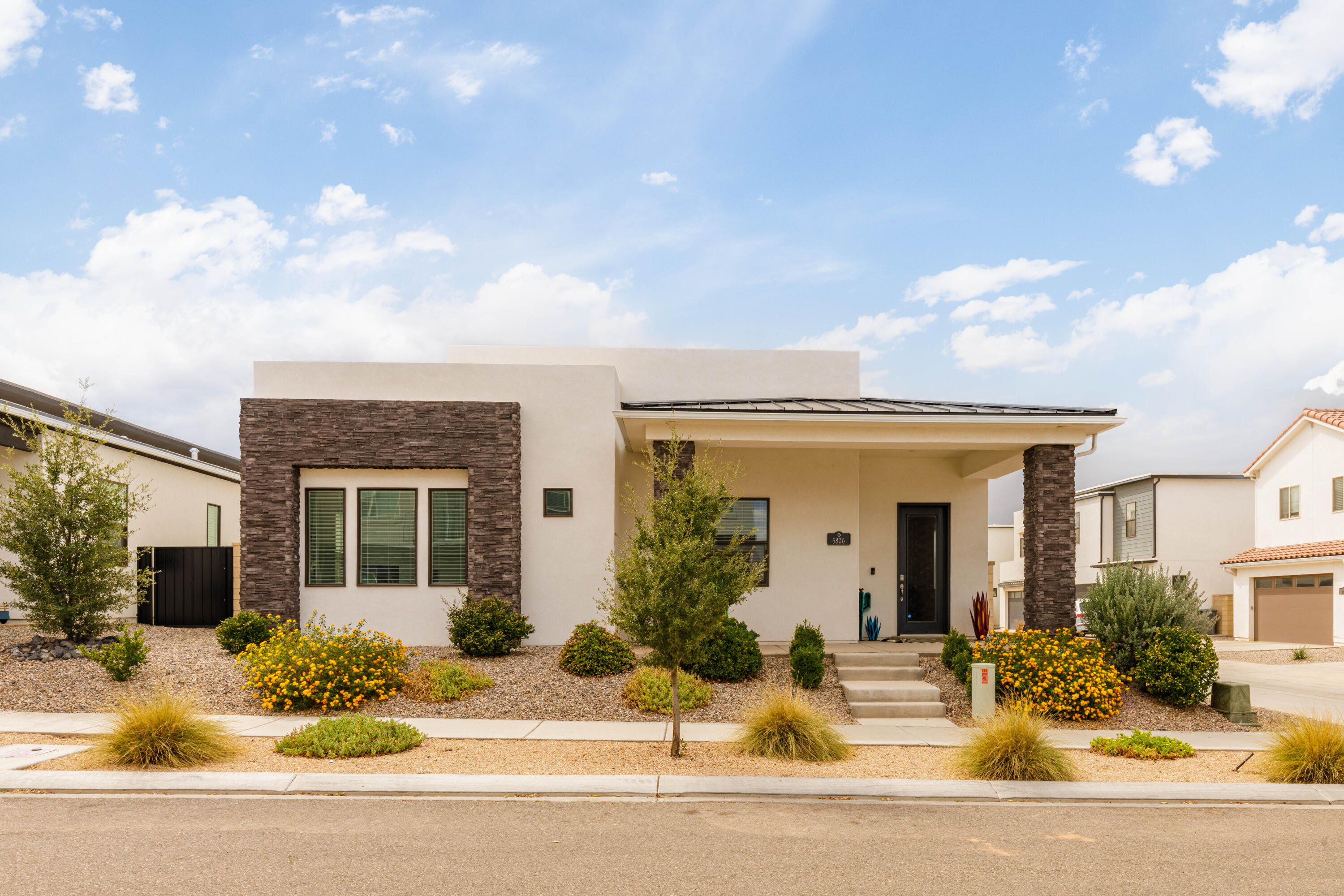 5806 S Garnet DR, St George, UT 84790 — photo 1