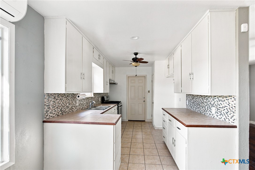 2514 Cardinal, Victoria, TX 77901 — photo 1
