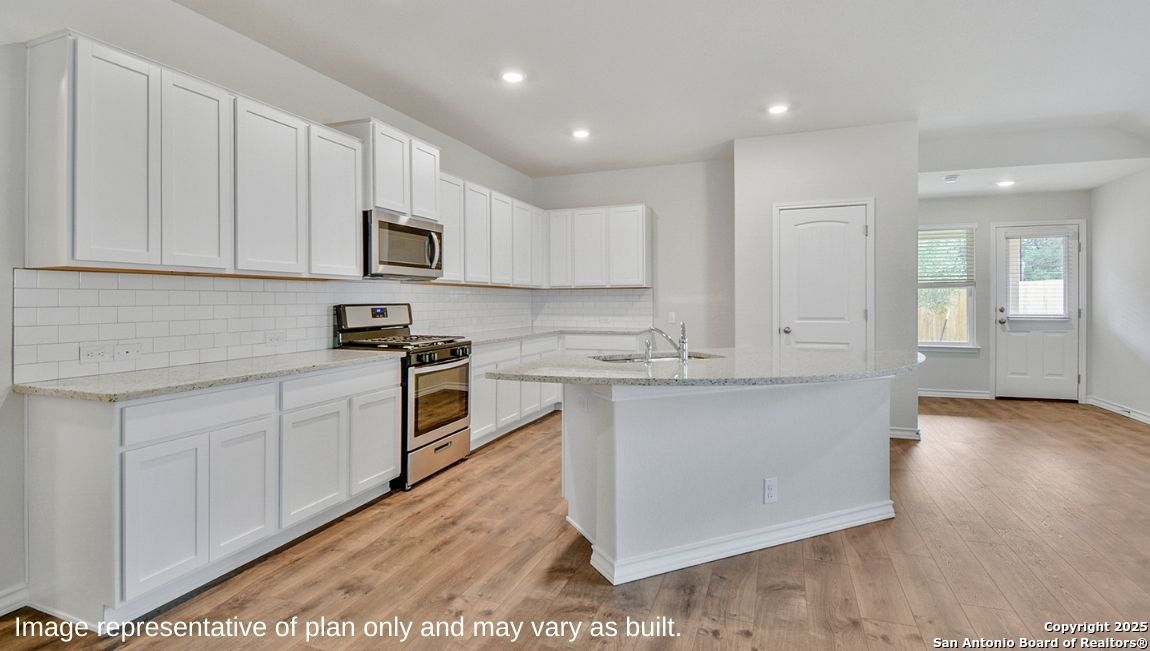 445 WATERFALL POINT, , 78108 — photo 1