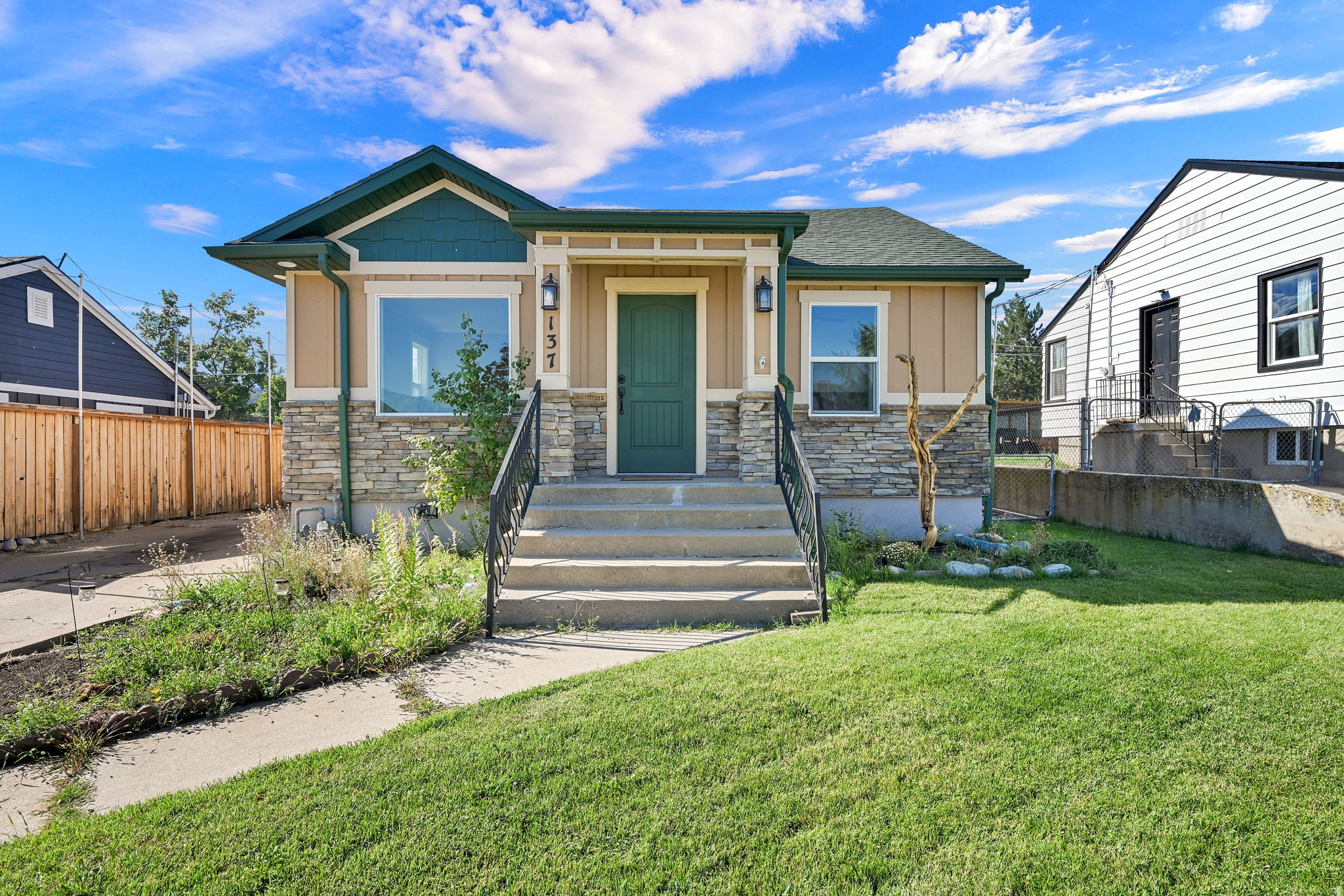 137  COUNTRY DR