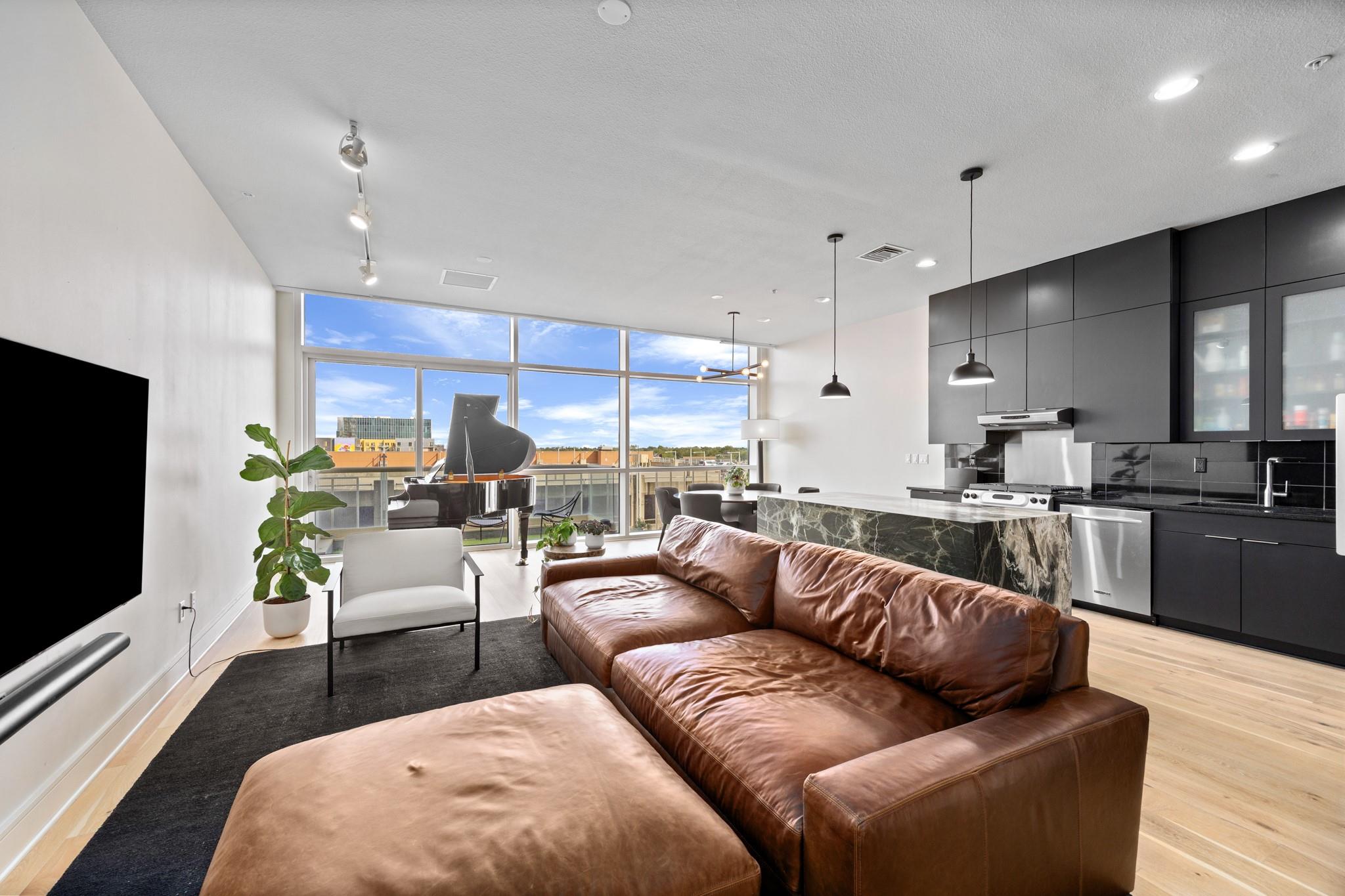 555 E 5th St  #521, Austin, TX 78701 — photo 1