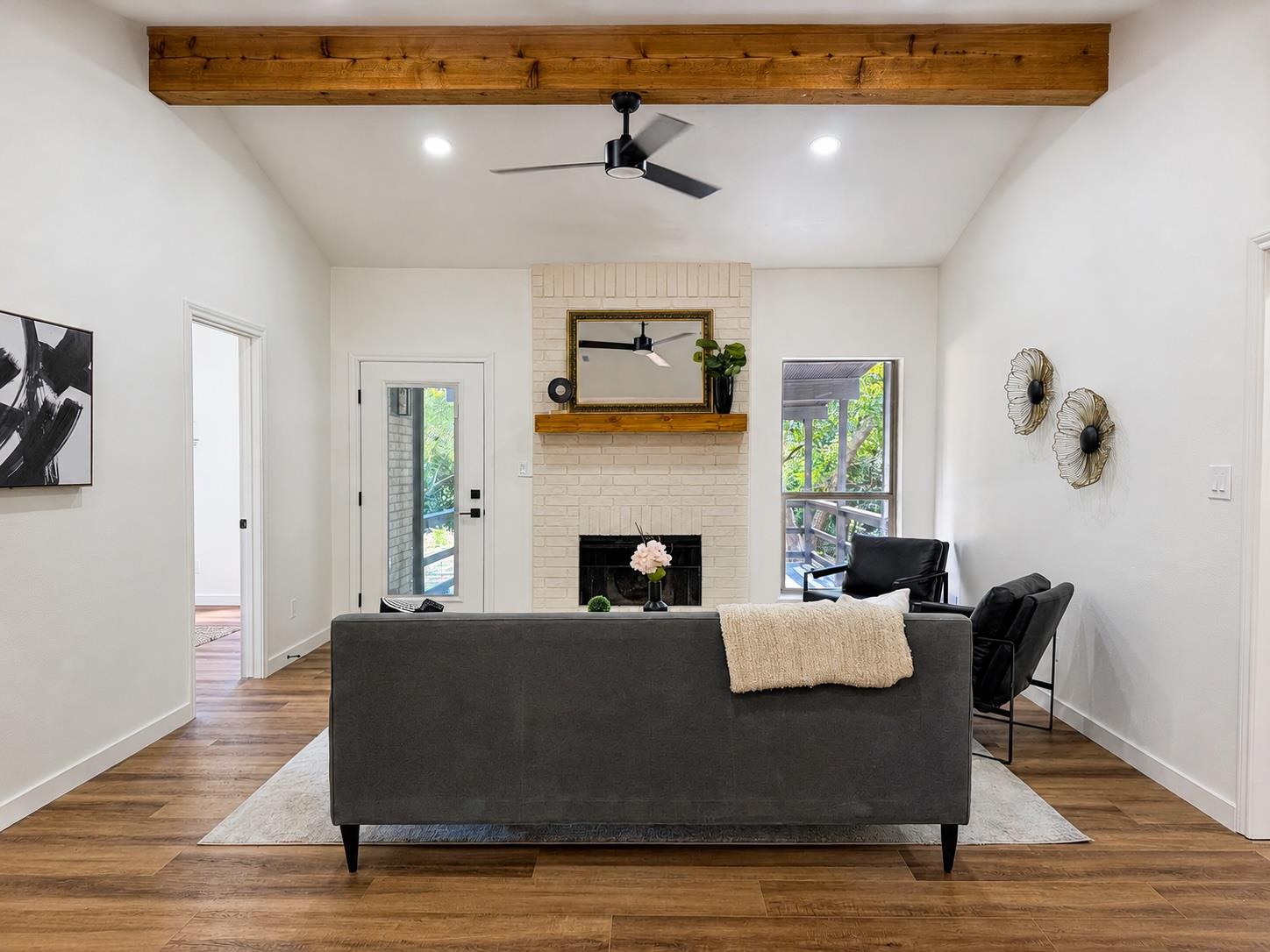 1605 Century Oaks