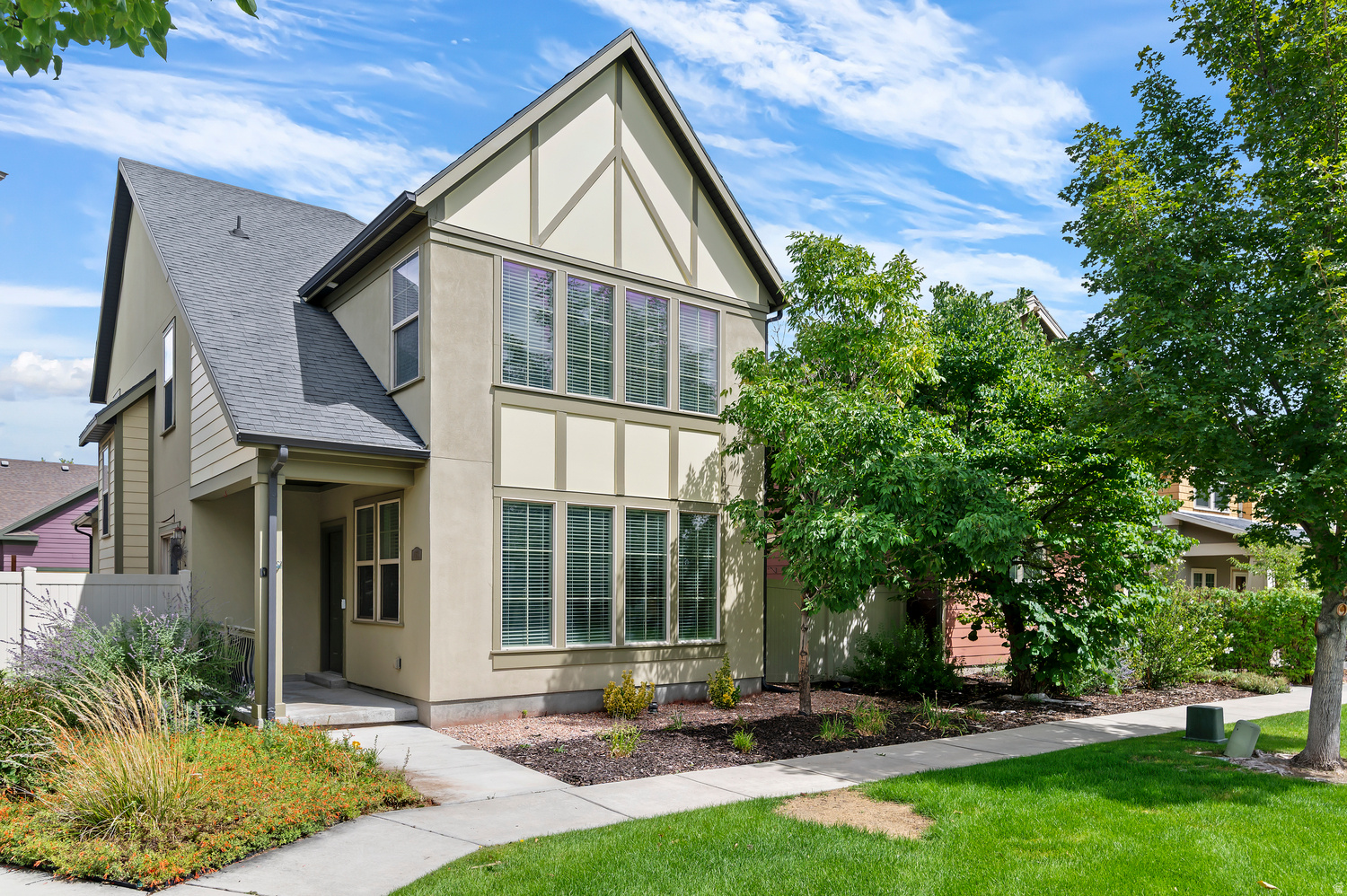 10572 S OZARKS DR, South Jordan, UT 84009 — photo 1