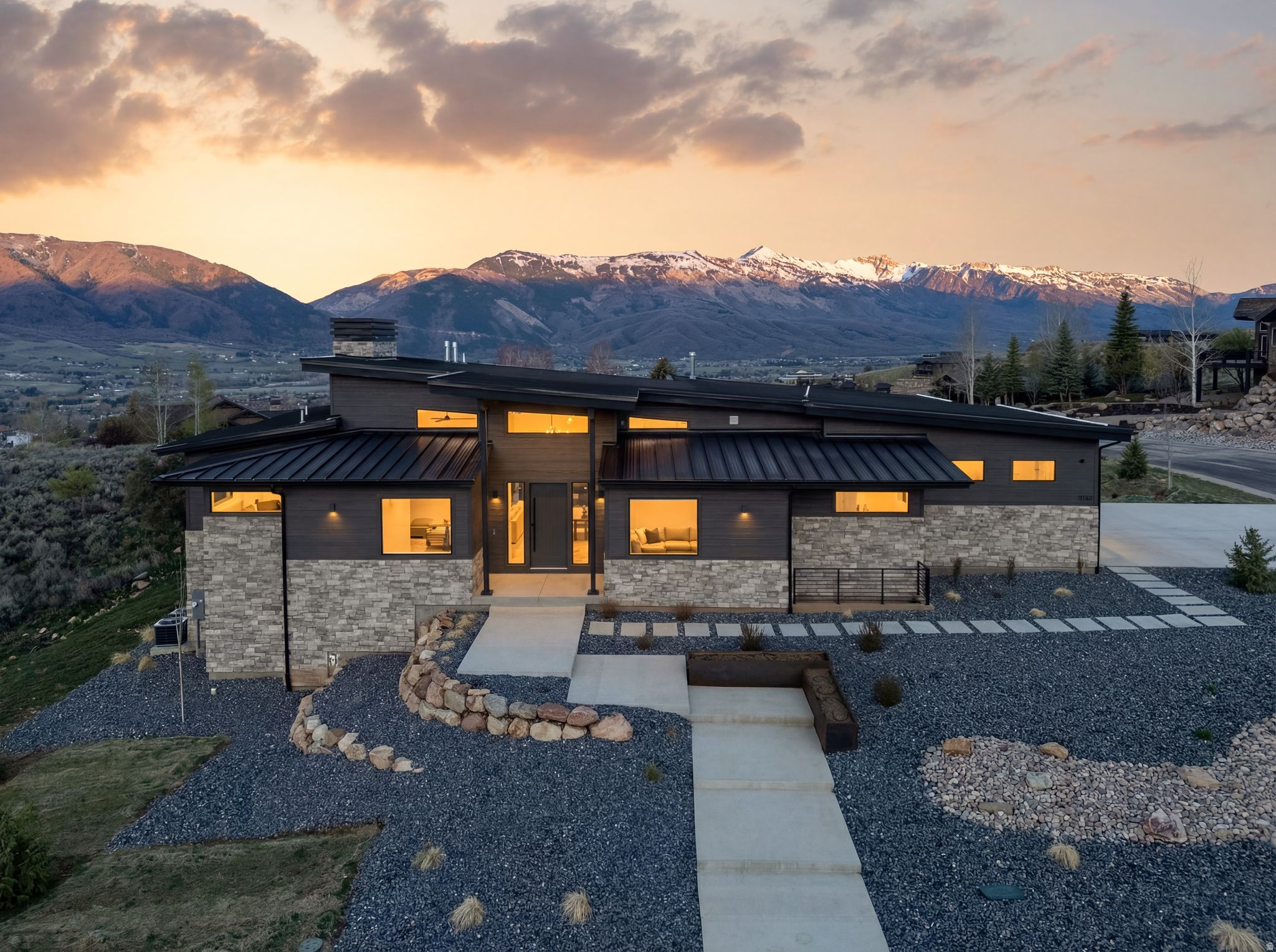 5585 E HIGHLAND VIEW CT, Eden, UT 84310 — photo 1