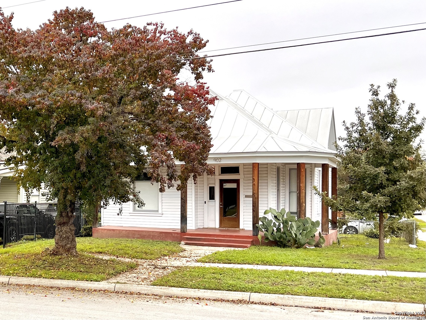 902 N PINE ST, San Antonio, TX 78202 — photo 1