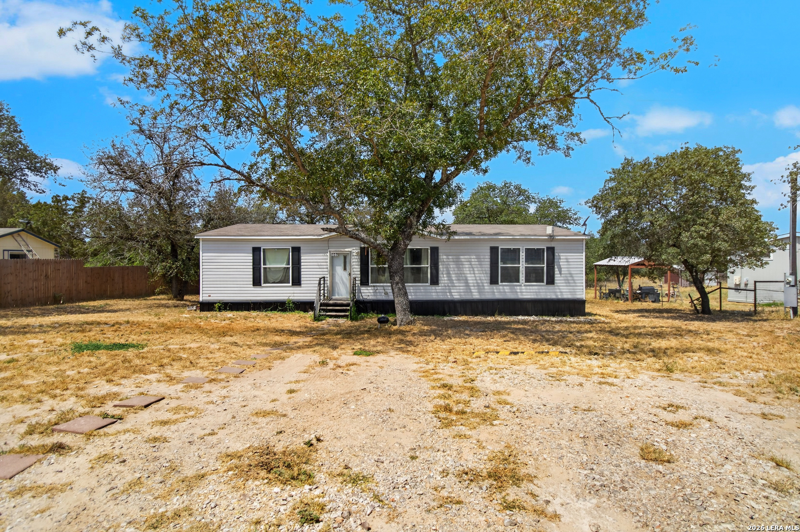140 Valley View Dr, Poteet, TX 78065 — photo 1
