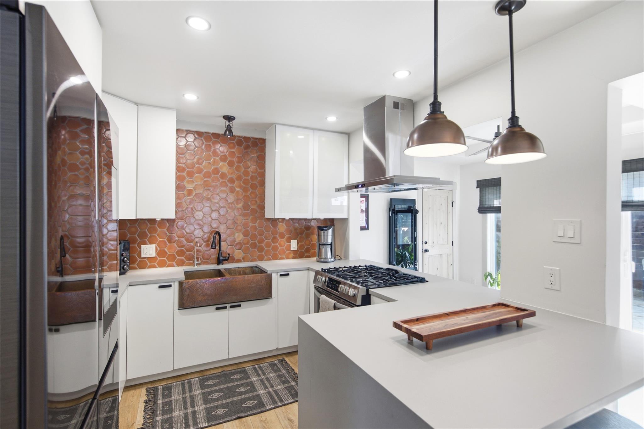 5600 Ledesma, Austin, TX 78721 — photo 1
