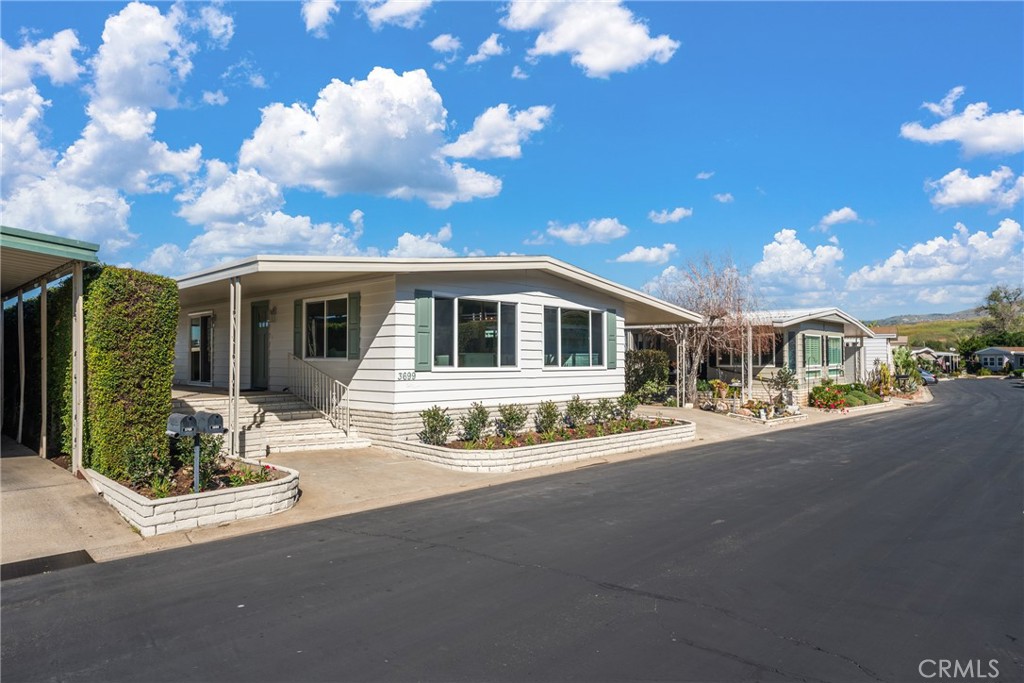 3699 Lake Grove 46