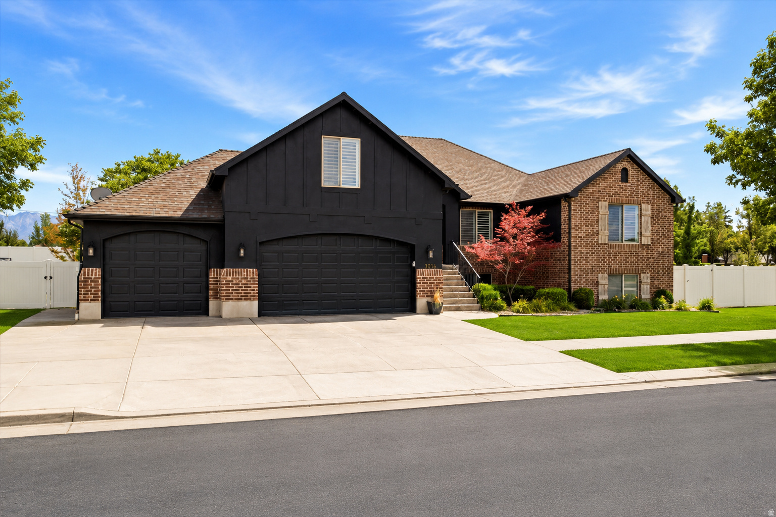 3016 N 3325 W