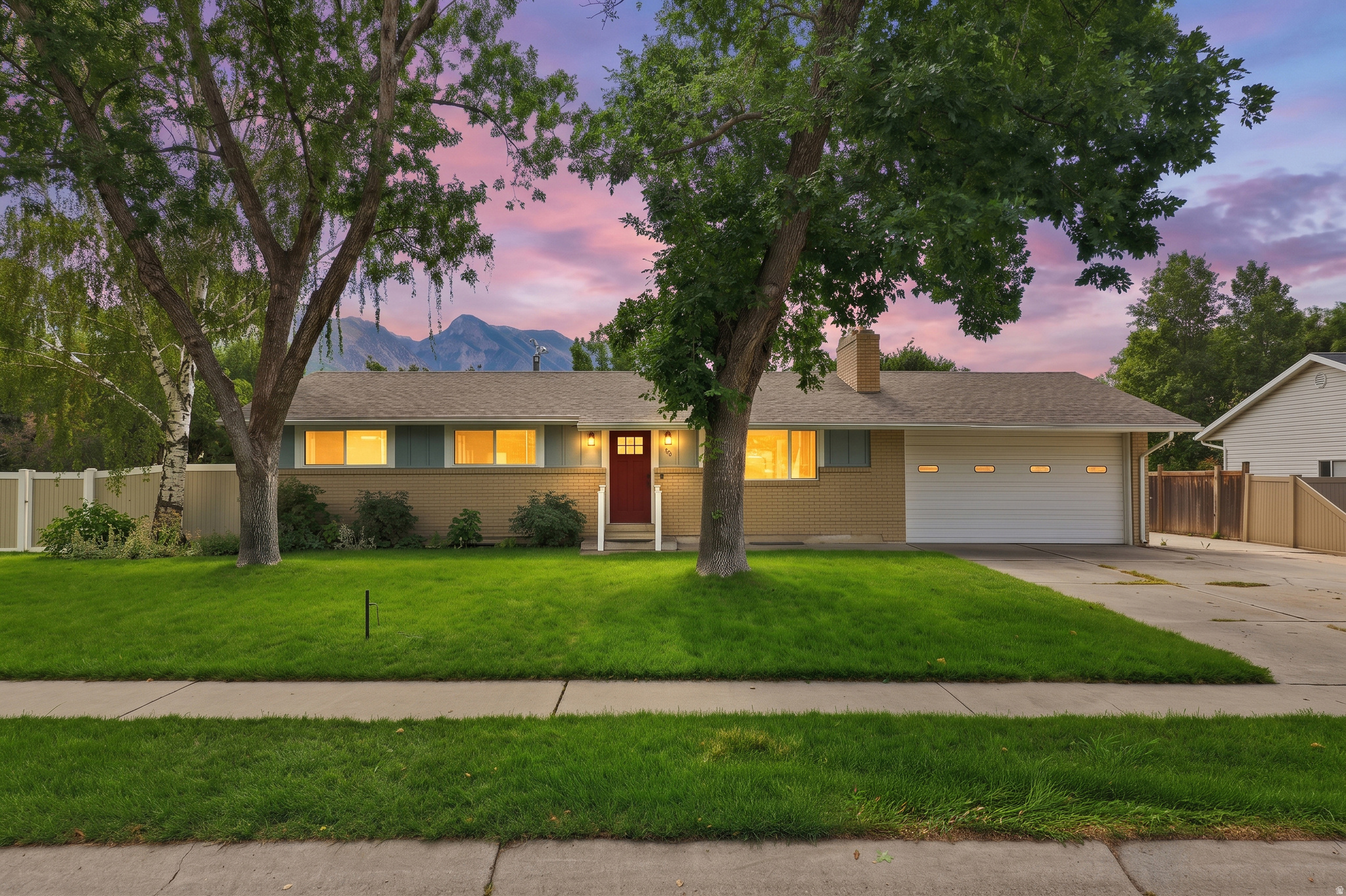 239 W FORT CREEK DR
