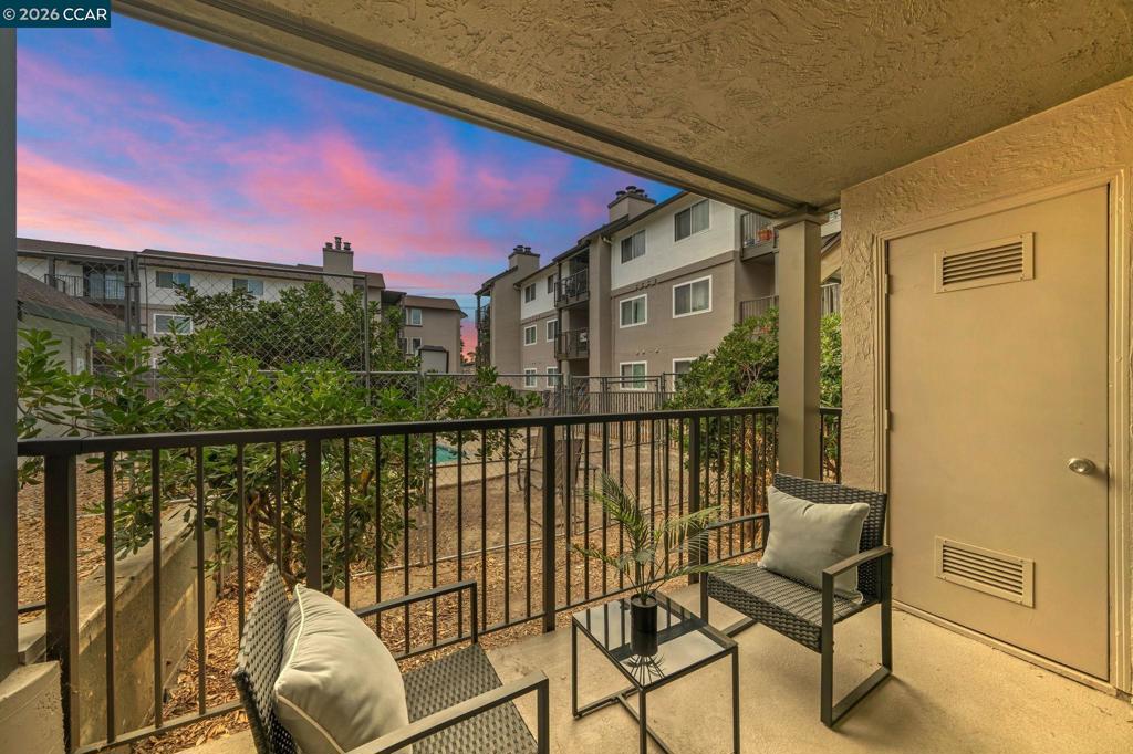 1318 B St 105, Hayward, CA 94541 — photo 1
