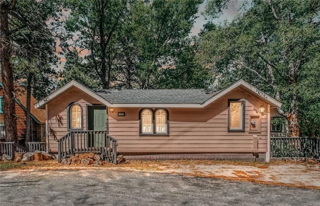 590 Oak Knoll Circle