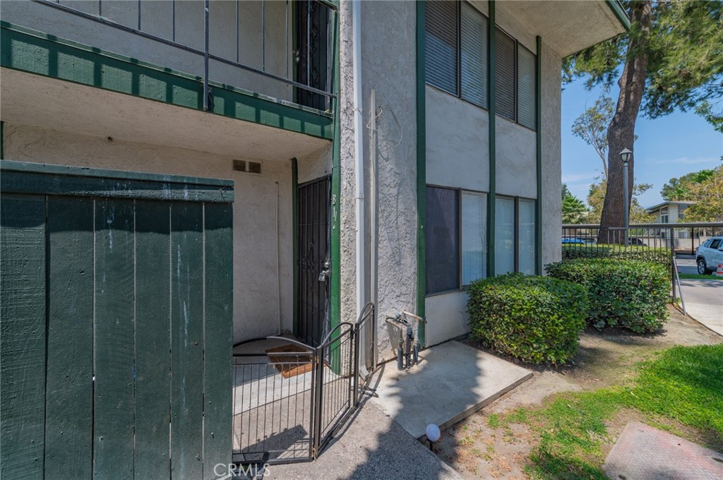 1735 E Washington Street B-11, Colton, CA 92324 — photo 1