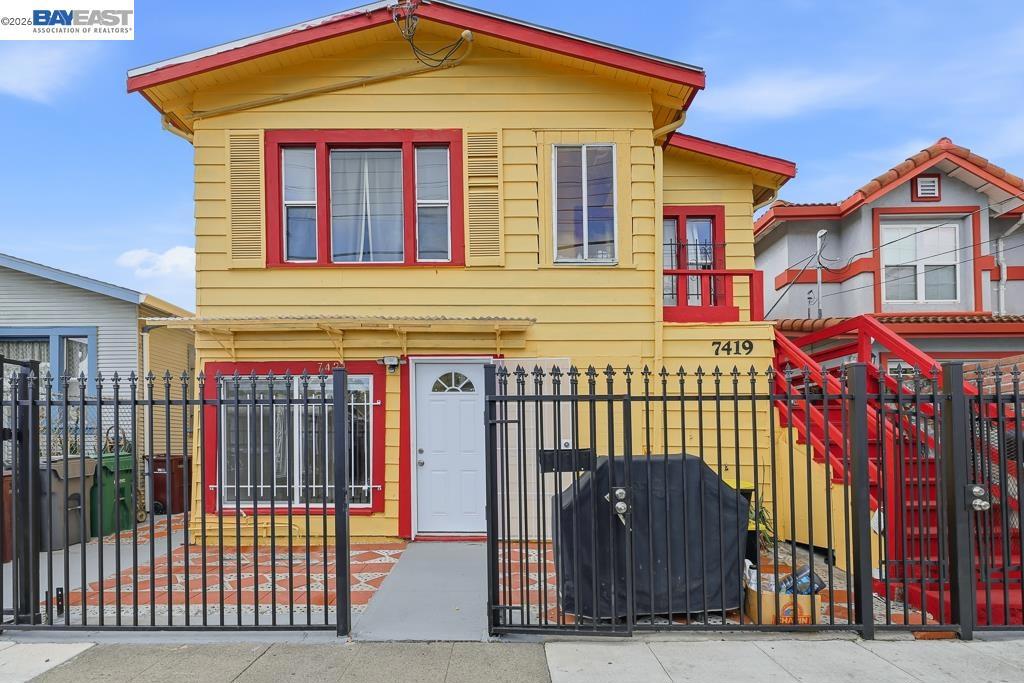 7419 7421 Hillside St, Oakland, CA 94605 — photo 1