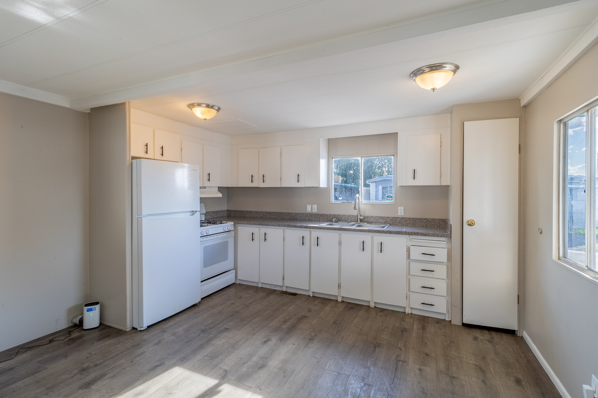 3023 CONSTITUTION DR, West Valley City, UT 84119 — photo 1