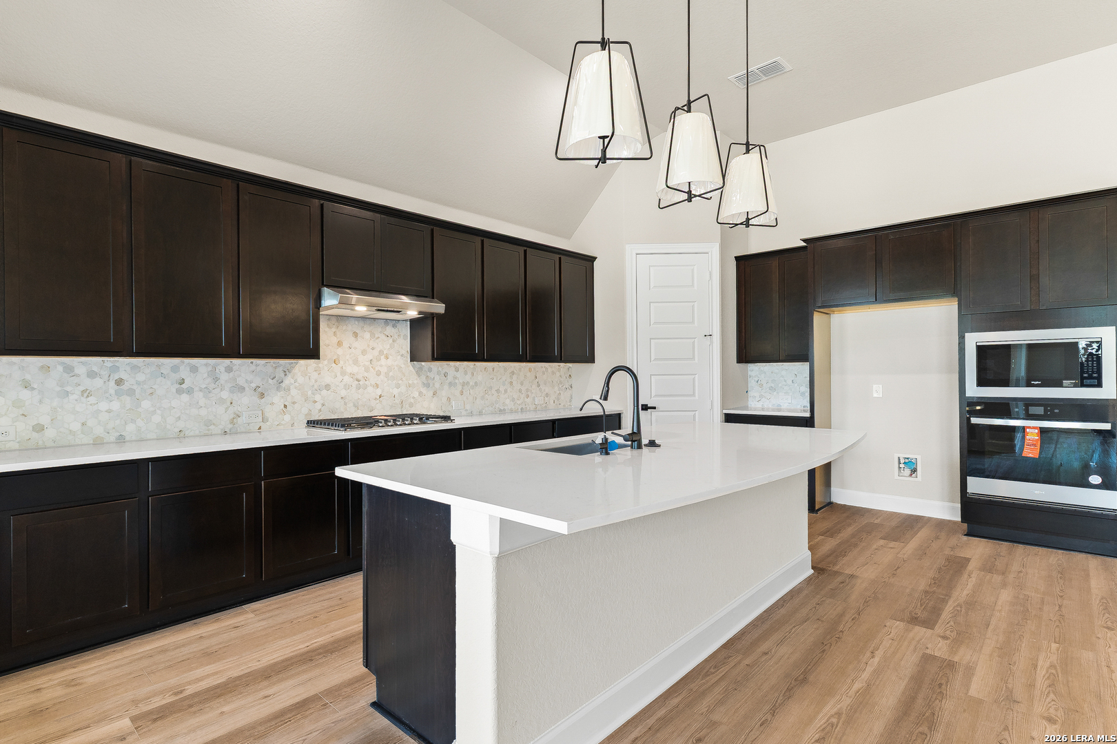 137 Gallant Fox, , 78009 — photo 1