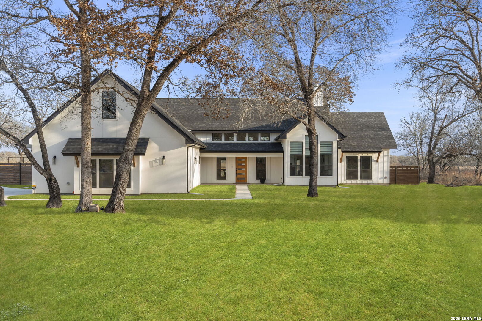 200 OAK FIELDS DR, Floresville, TX 78114 — photo 1