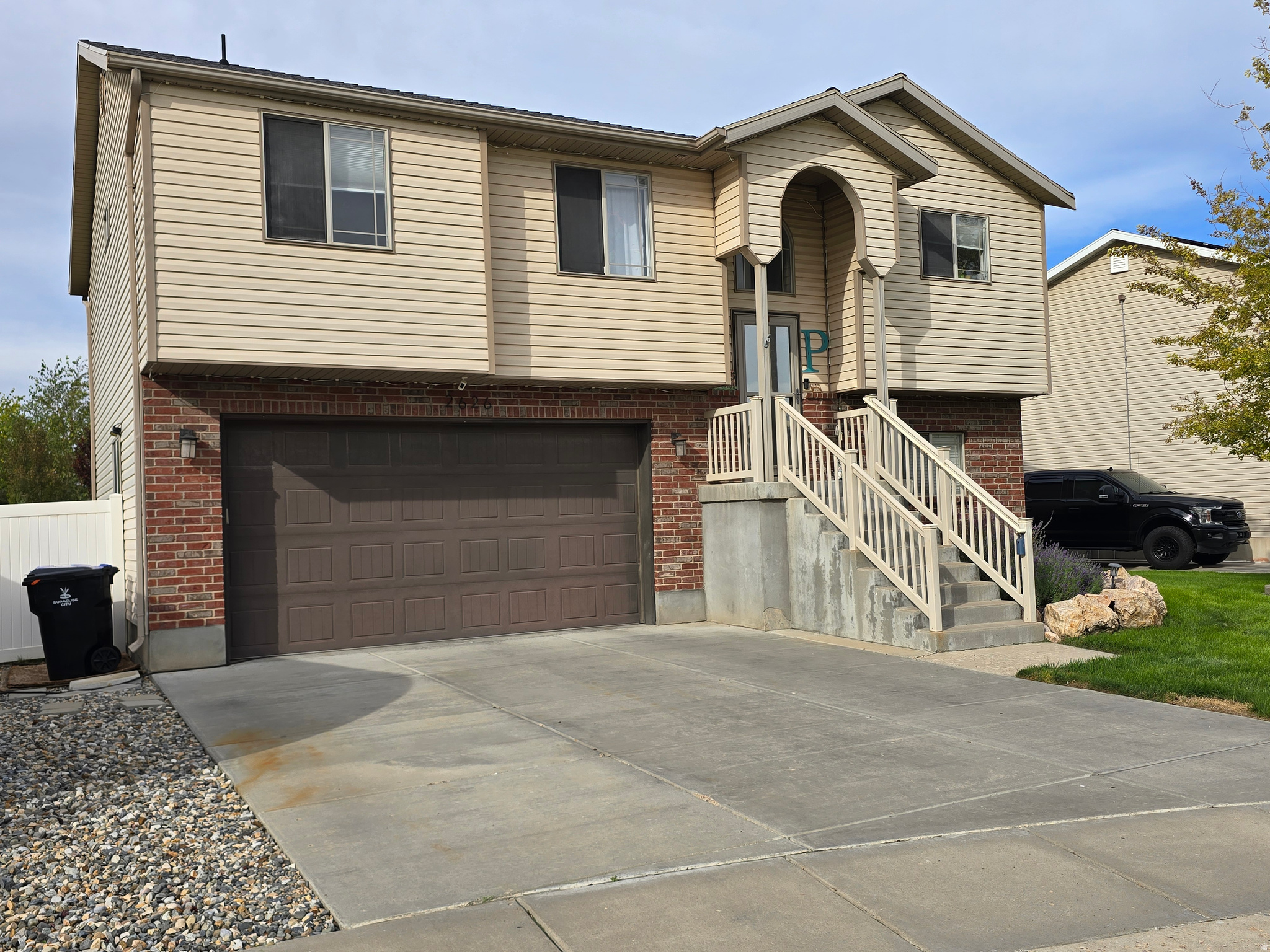 2626 W 2225 S