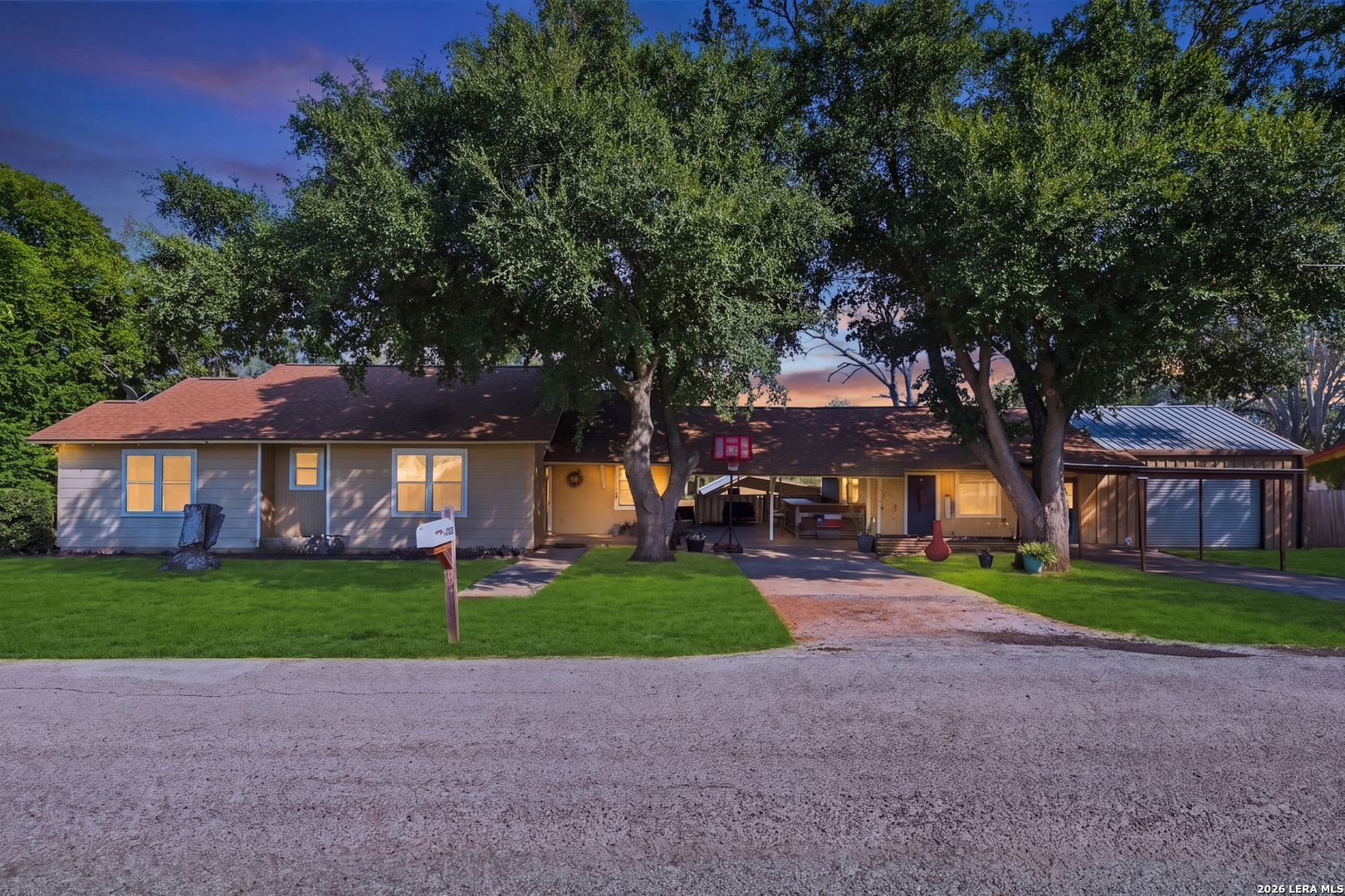 1604 J St, Floresville, TX 78114 — photo 1