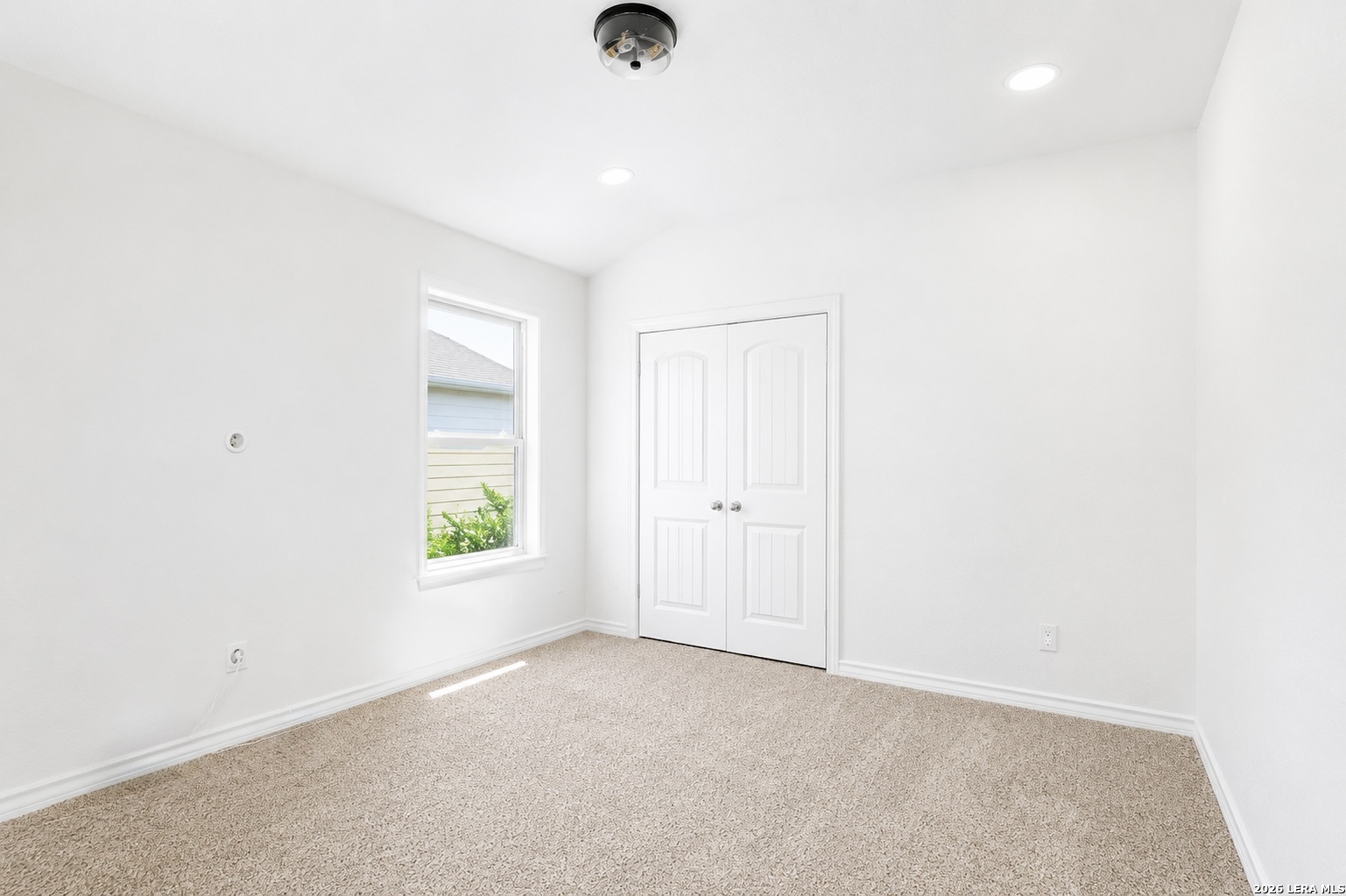 512 Saddle Pass, ,  78108 — photo 1