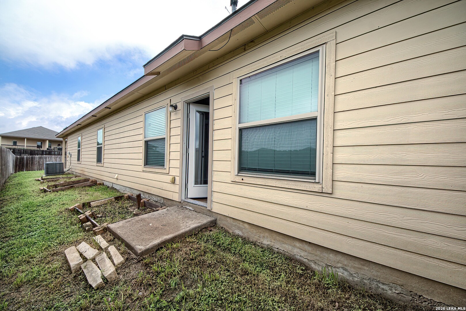 402 JOANNE LOOP, ,  78610 — photo 1