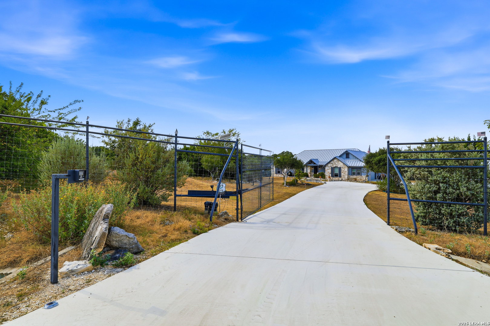317 WHITE OAK TRL, Boerne, TX 78006 — photo 1
