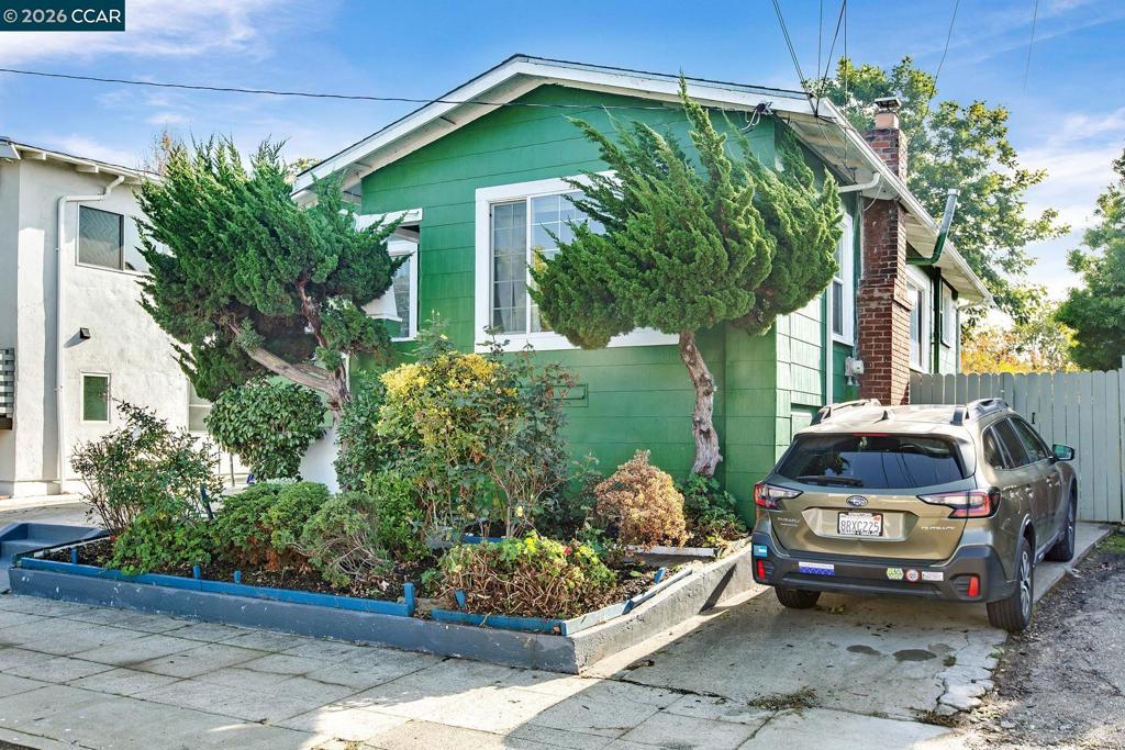 985 39 Street, Oakland, CA 94608 — photo 1