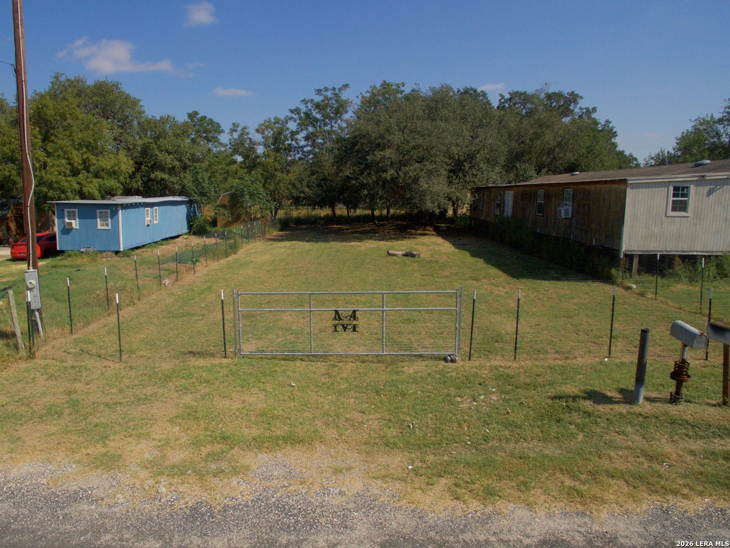 410 Gateway Dr, Poteet, TX 78065 — photo 1