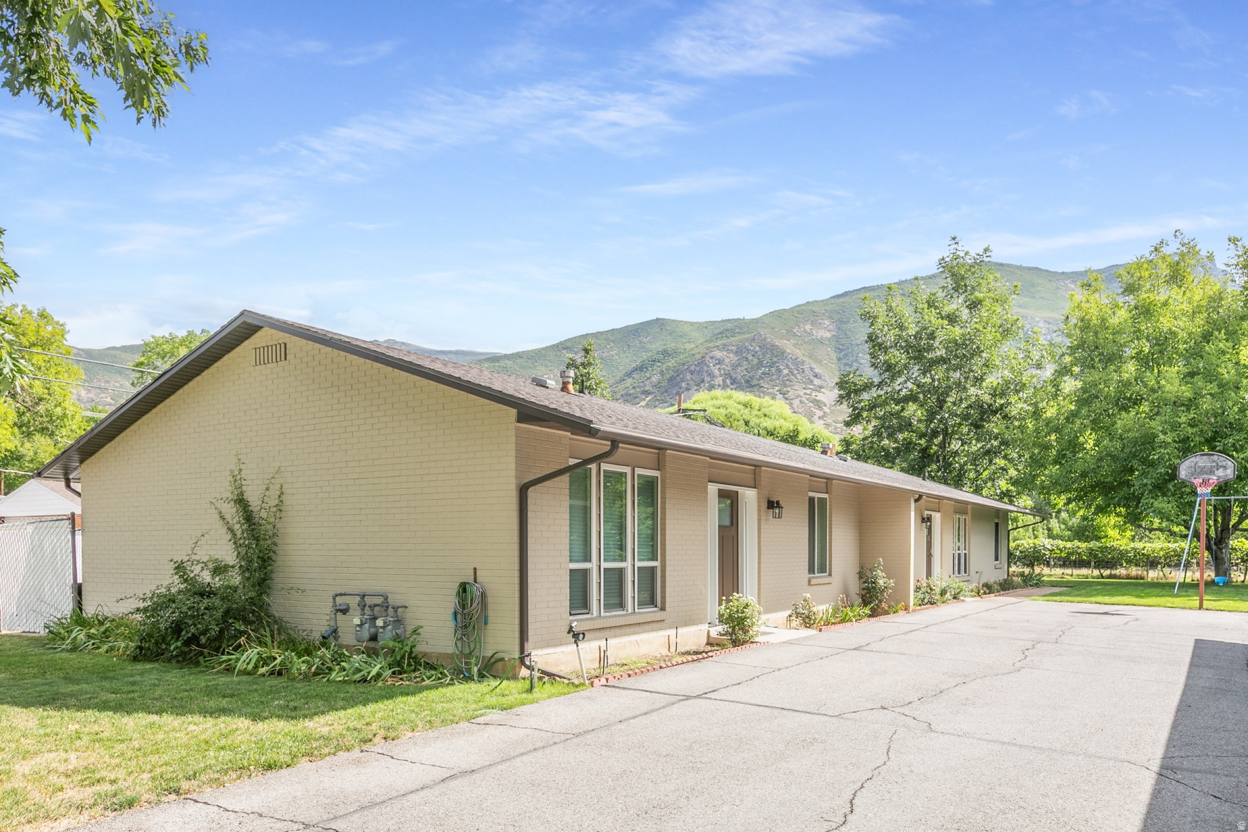 45 S 300 W, Farmington, UT 84025 — photo 1