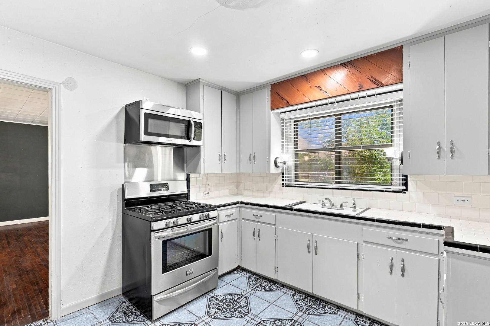 131 Freiling, San Antonio, TX 78213 — photo 1
