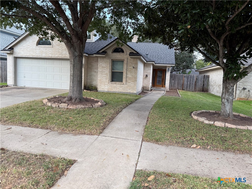 106 Amhurst Street, Victoria, TX 77904 — photo 1
