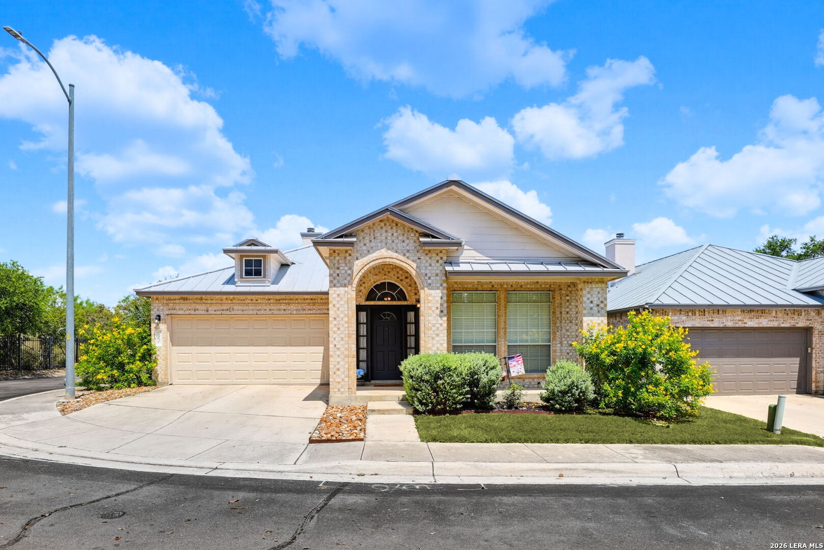 27 FONTHILL WAY, San Antonio, TX 78218 — photo 1