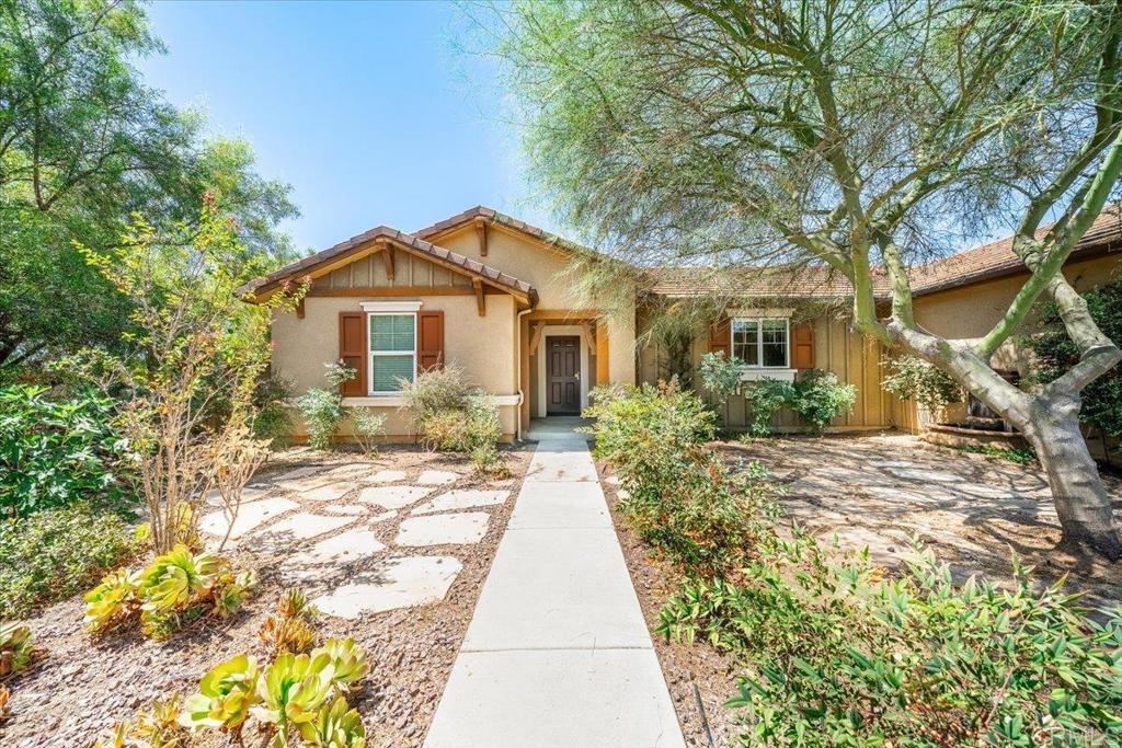 352 Tom McGuinness Jr Circle, Fallbrook, CA 92028 — photo 1