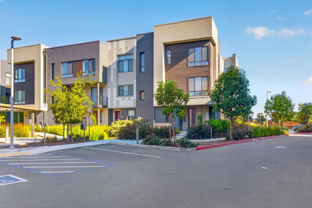 3891 Vanguard 1004, Fremont, CA 94538 — photo 1
