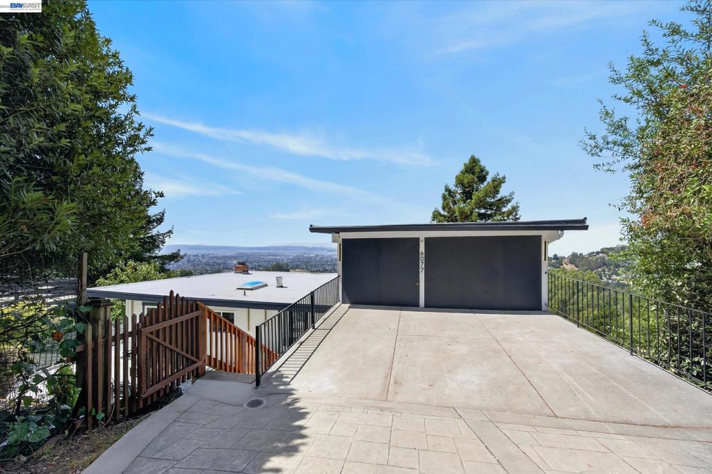 6077 Skyline Blvd, Oakland, CA 94611 — photo 1