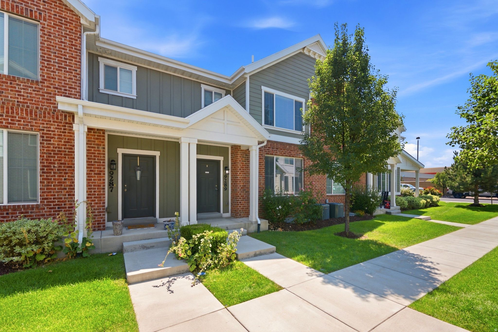 9289 S CASTLEBURY CT, Sandy, UT 84094 — photo 1