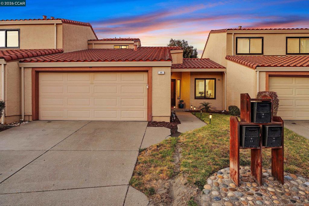 35 Sapphire Ct
