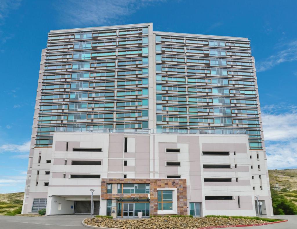 1 Mandalay Place 805