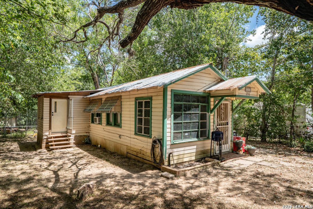 286 RIVERVIEW TER, Seguin, TX 78155 — photo 1