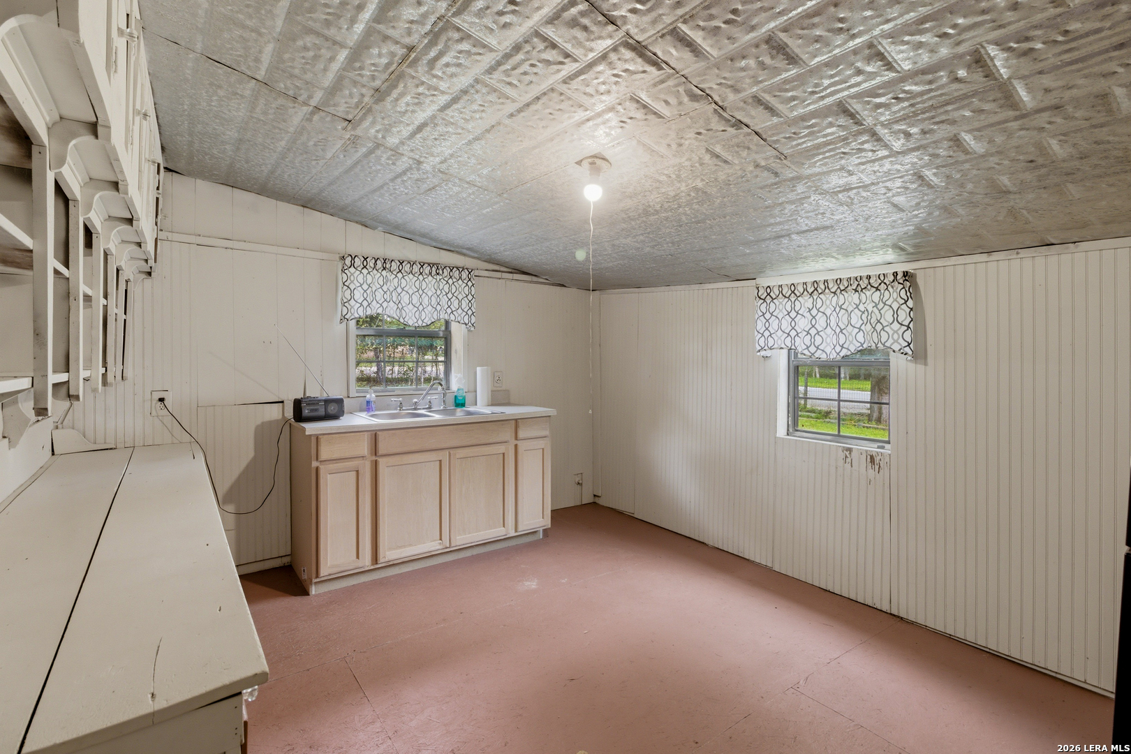 247 Live Oak St, ,  78055 — photo 1